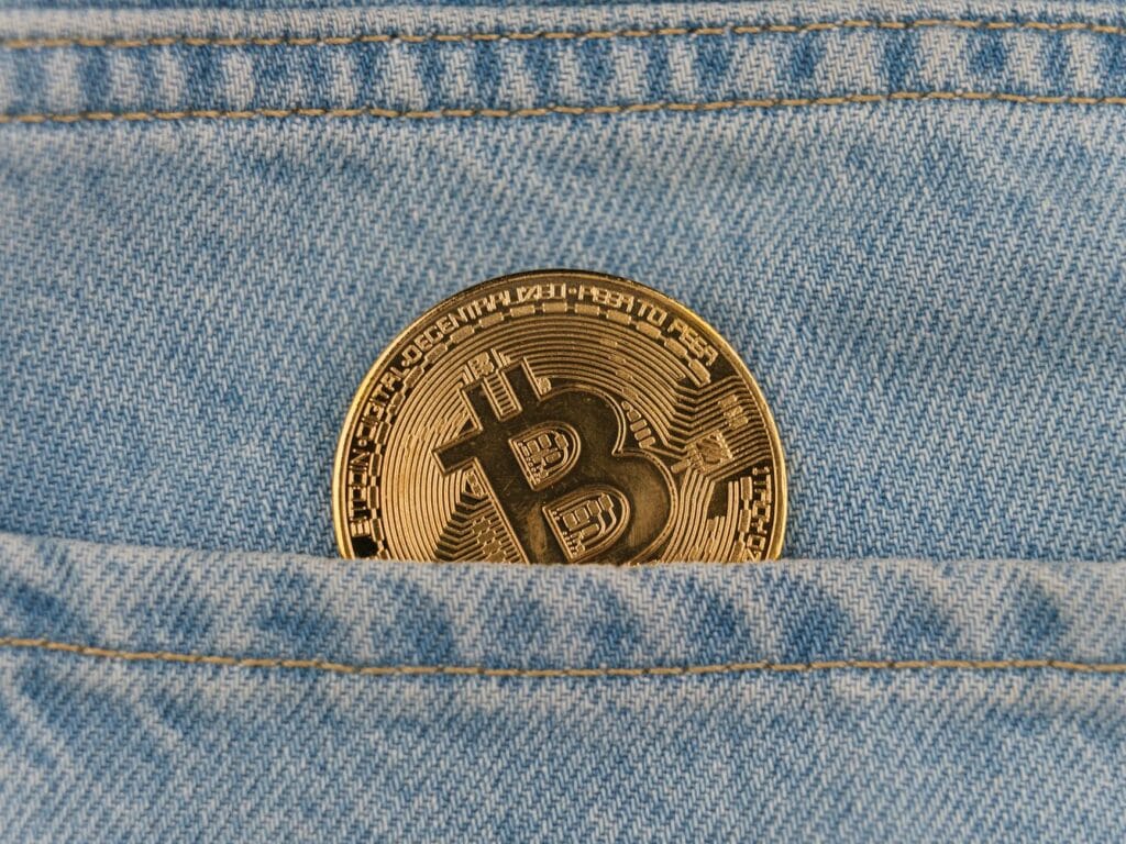 Kiếm Tiền Thụ Động Từ Crypto: Staking, Mining, Airdrop - C&aacute;ch N&agrave;o Ph&ugrave; Hợp Với Bạn?