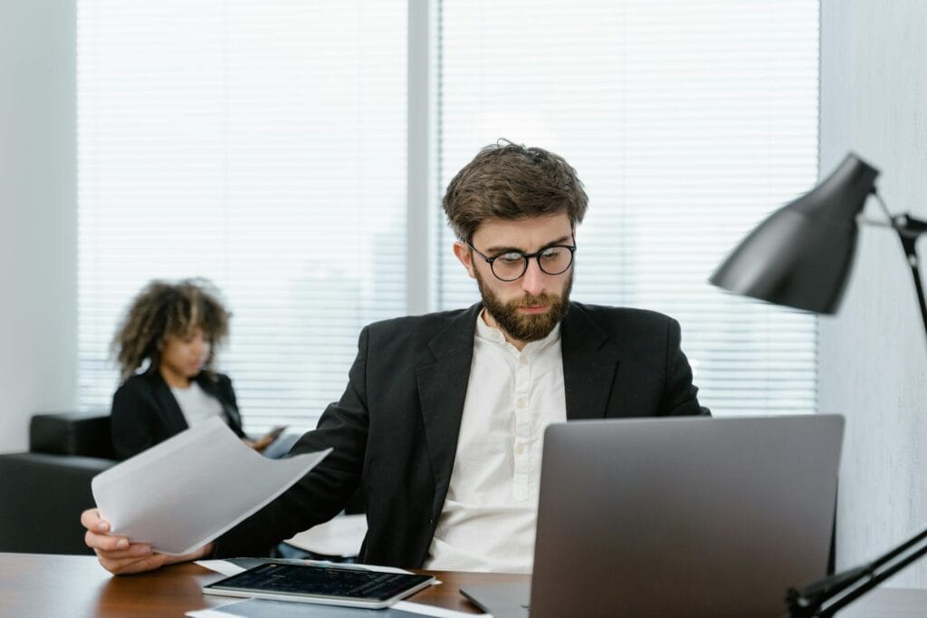 Phân Tích Chuyên Sâu: Những Chỉ Số và Công Cụ Hữu Ích Cho Việc Dự Báo Biến Động Crypto